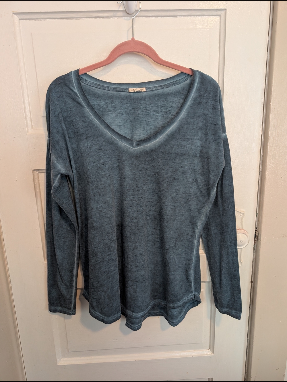 Urbanology Women's V-Neck Long Sleeve Top in Teal Blue